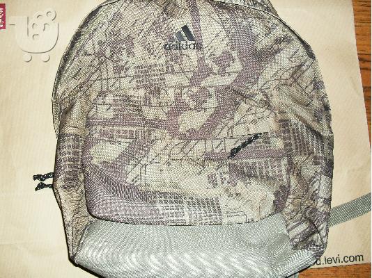 PoulaTo: tsanta Adidas