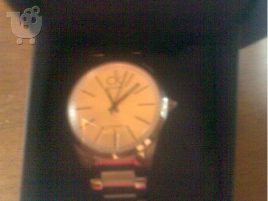 POYLOUNTE ROLOGIA  Calvin Klein KENOURGIA!