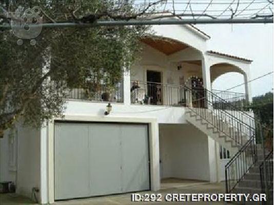 Δύο βίλλες με κήπο στο Γαβαλοχώρι 