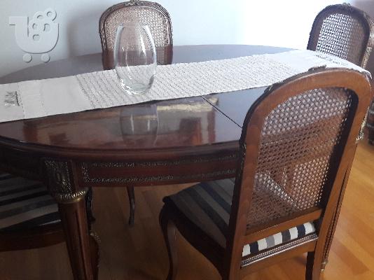 Πωλείται σε τιμή ευκαιρίας τραπεζαρία με 6 καρέκλες με σκαλίσματα και μπουφέ με σκαλίσματα...