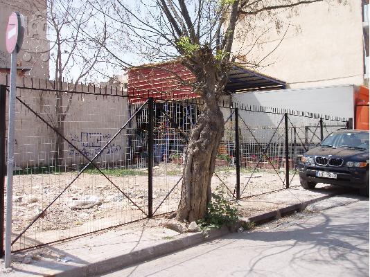 Νίκαια --> Ενοικίαση οικοπέδου για επαγγελματική χρήση...