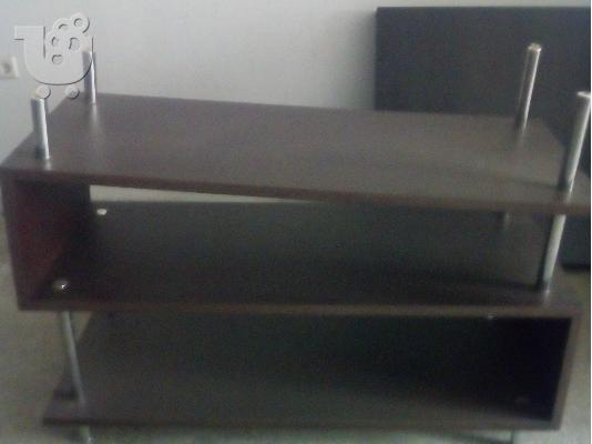 PoulaTo: Εξοπλισμος καταστηματος ενδυσης