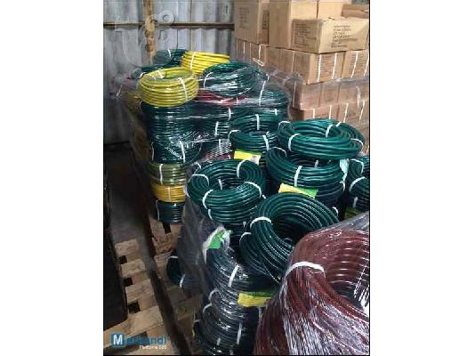 PoulaTo: Εύκαμπτος σωλήνας κήπου stock