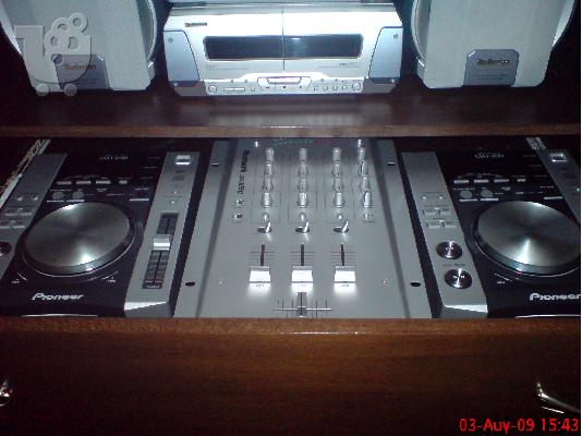 PoulaTo: 2x pioneer cdj200 + mikths numark dm3050