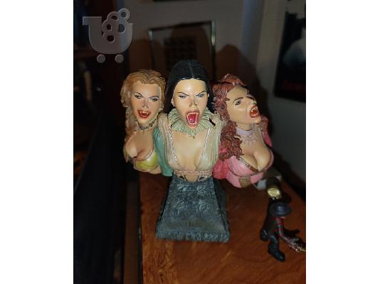 PoulaTo: Dracula brides