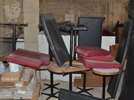 Καναπές για μπαρ με κόκκινη, μπλε και μαύρη δερματίνη...