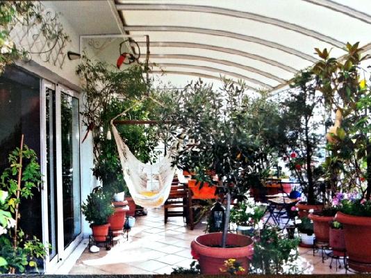 PoulaTo: ρετιρε στη Φωκιωνος Νεγρη