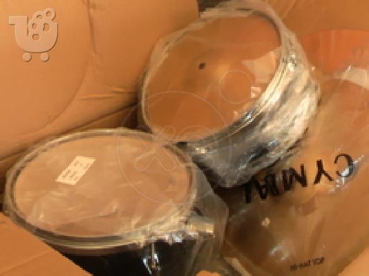 ΠΑΙΔΙΚΗ DRUMS ΣΦΡΑΓΙΣΜΕΝΗ ΣΤΟ ΚΟΥΤΙ ΤΗΣ.