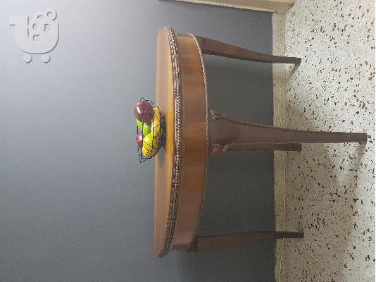 PoulaTo: Τραπέζι Κουζινας