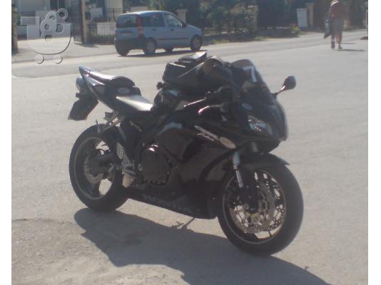 PoulaTo: HONDA CBR 1000 RR Fireblade '06