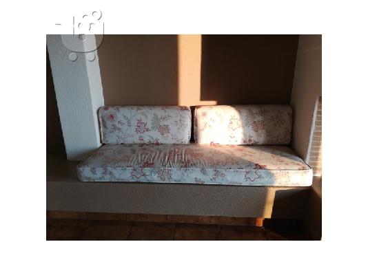 Στρώματα χτιστού καναπέ με μαξιλάρια